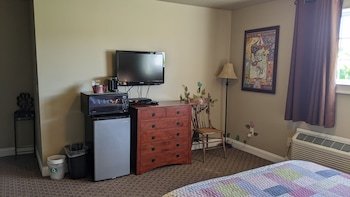The Meadowlark Inn