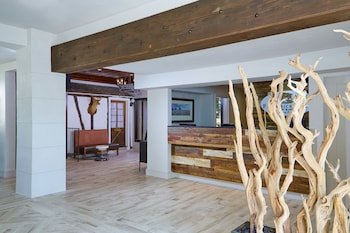 Fredericksburg Inn & Suites