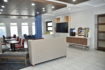 Holiday Inn Express Windsor Sonoma Wine County