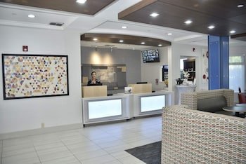 Holiday Inn Express Windsor Sonoma Wine County