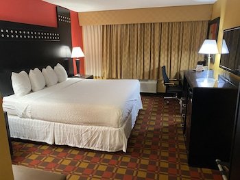 Ramada by Wyndham Rochelle Park Near Paramus