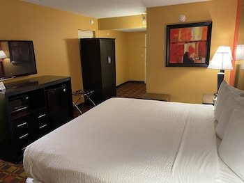Ramada by Wyndham Rochelle Park Near Paramus