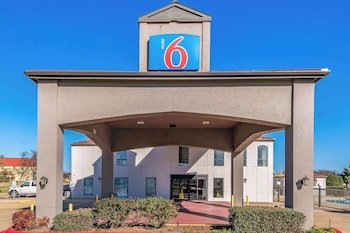 Motel 6 Ennis TX