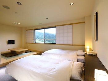 Manza Onsen Nisshinkan
