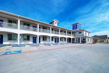 Motel 6 Rhome