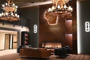 Clarion Hotel & Suites