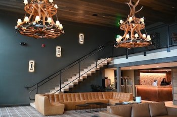 Clarion Hotel & Suites
