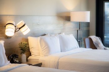 Clarion Hotel & Suites