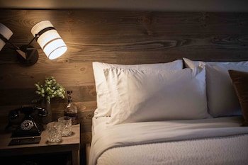 Clarion Hotel & Suites