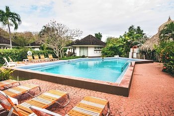 Kariwak Village