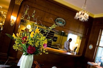 Colony Hotel