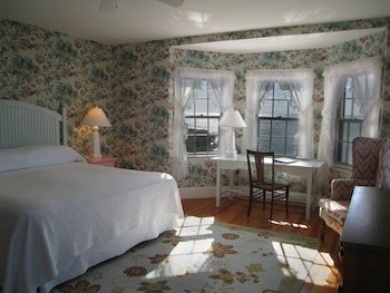 Colony Hotel