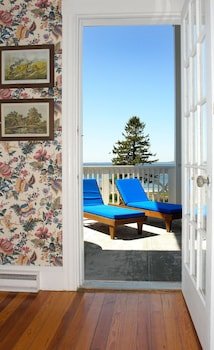 Colony Hotel