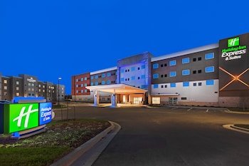 Holiday Inn Express & Suites Lenexa Overland Park Area