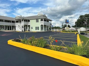 Key West Inn Cookeville