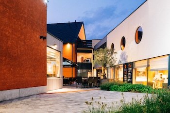 Orange Hotel