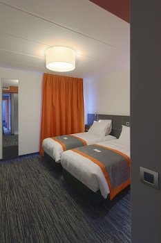 Orange Hotel