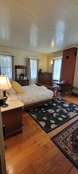 Wolf Creek Inn & Tavern