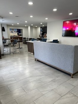 Holiday Inn Express & Suites Phoenix - Mesa West
