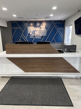 Holiday Inn Express & Suites Phoenix - Mesa West