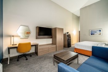 Holiday Inn Express & Suites Phoenix - Mesa West