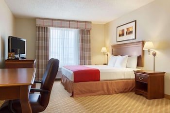 Country Inn & Suites by Radisson, Nevada, MO