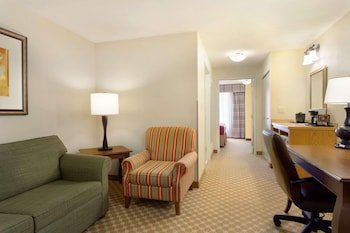 Country Inn & Suites by Radisson, Nevada, MO