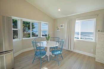 Black Sands Inn