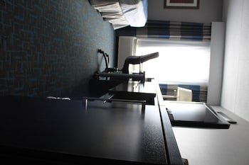 Holiday Inn Express Janesville I-90 & US Highway 14