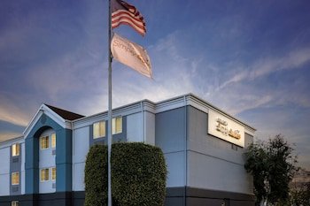Sonesta Simply Suites Irvine East Foothill