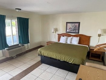 Holiday Motel
