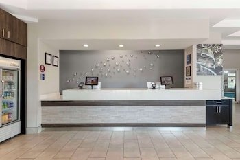 Best Western Plus Des Moines West Inn & Suites