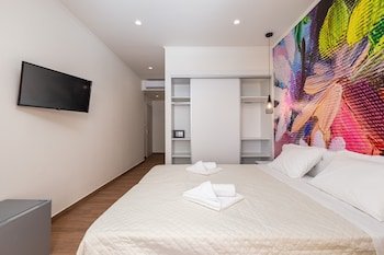Aqua Luxury Suites