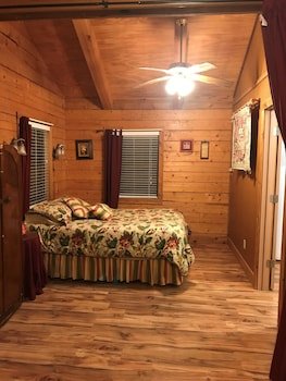 A Peace of Heaven Cabins And RV
