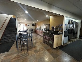 Super 8 by Wyndham West Point