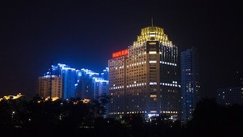 Enrichee Gloria Plaza