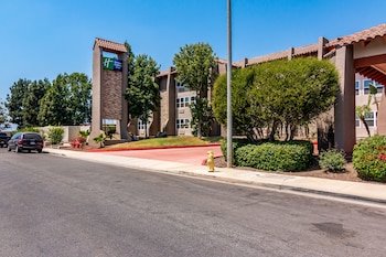 Holiday Inn Express Camarillo