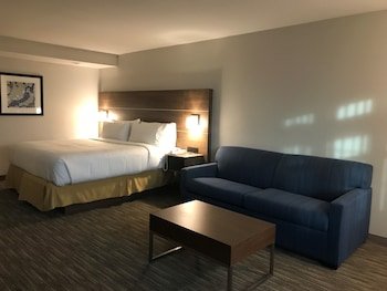 Holiday Inn Express Camarillo