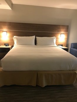 Holiday Inn Express Camarillo