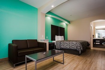 Crystal Inn & Suites Willowbrook Mall