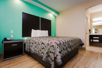 Crystal Inn & Suites Willowbrook Mall