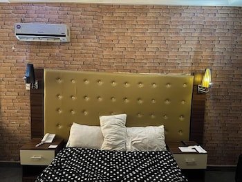 Carlton Gate Xclusive Hotel