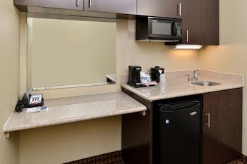 Holiday Inn Express & Suites Indianapolis West - Airport Area
