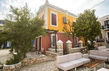 Karnayo Apartments & Rooms