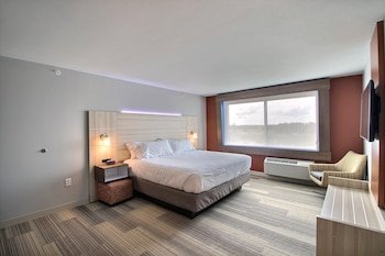Holiday Inn Express & Suites Fond Du Lac