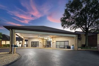 Baymont Inn and Suites By Wyndham Farmington