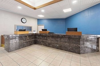 Baymont Inn and Suites By Wyndham Farmington