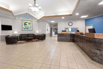 Baymont Inn and Suites By Wyndham Farmington