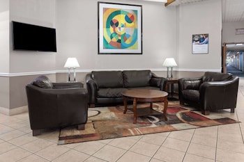 Baymont Inn and Suites By Wyndham Farmington