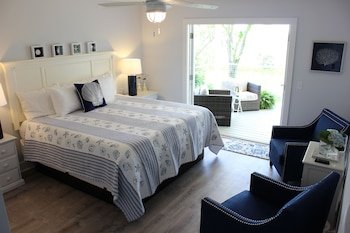 Darien Waterfront Inn